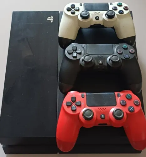 PS4 + 3 controles (Ler anuncio)