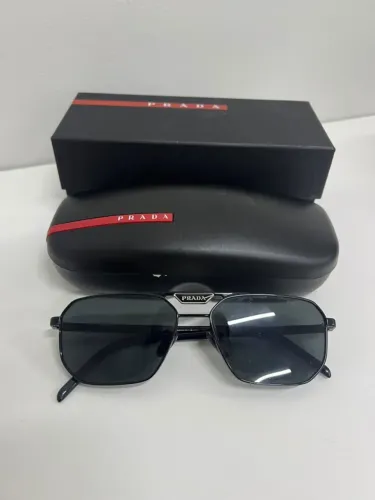 ÓCULOS PRADA MODELO SPR 59Y - SEMINOVO