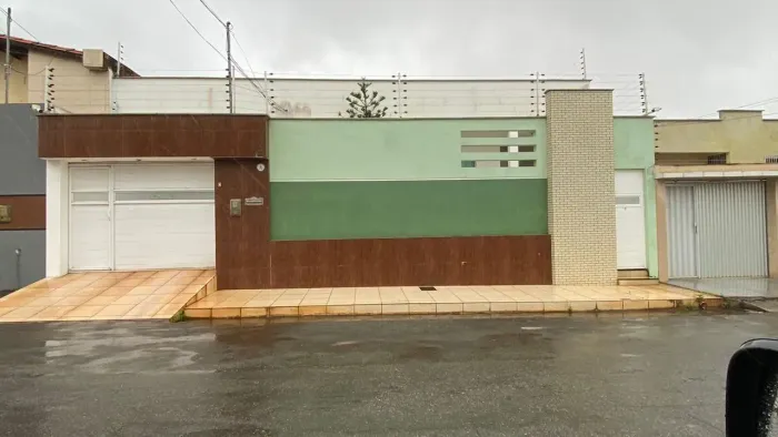 Imóvel para venda possui 300 metros quadrados com 4 quartos em Cohaserma - São Luís - MA