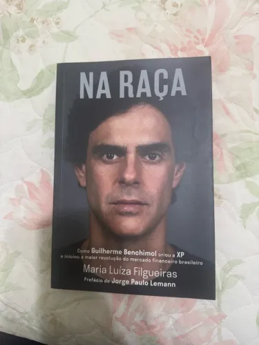 Livro na raça