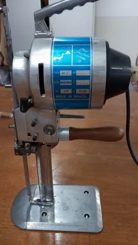 Máquina de corte industrial para tecido (faca)