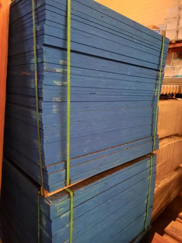 Madeirite preto plastificado e vermelho vários milímetros disponíveis