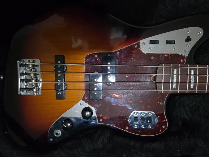 Baixo Fender Jaguar