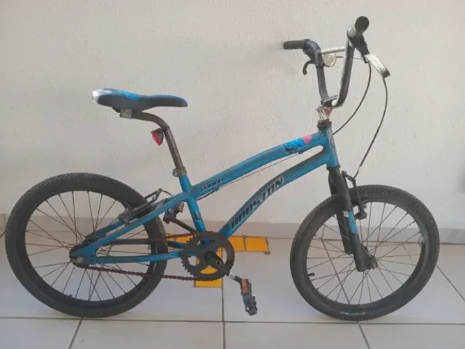 VENDE-SE BICICLETA ARO 20'.