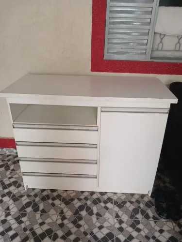 Cômoda de MDF 1,20 cm largura,  95 cm altura 