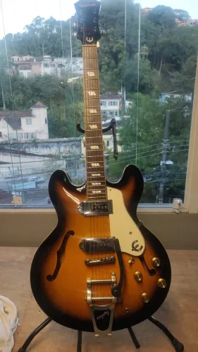 Epiphone Casino + Bigsby + Case 