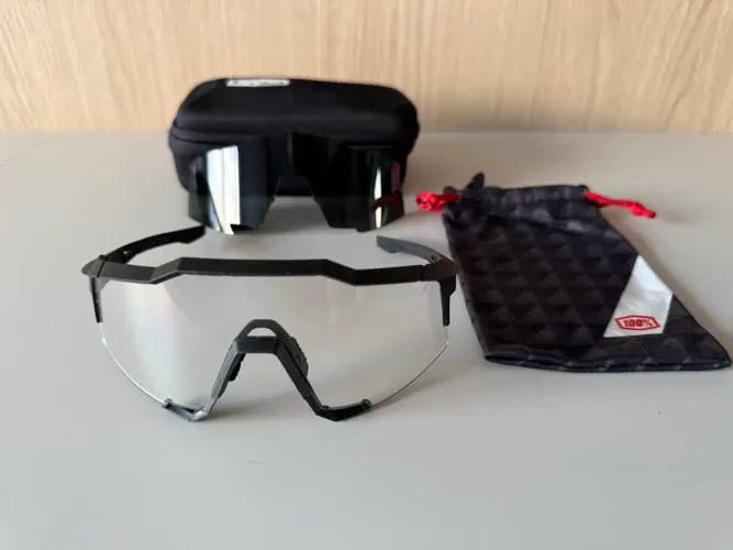Óculos 100% com duas lentes 