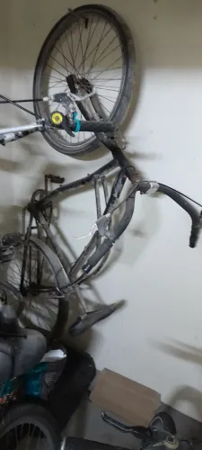 Bicicleta usada para conserto ou tirar peças 