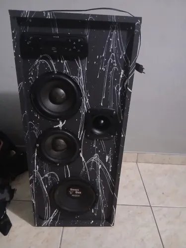 Caixa Bob Residencial - 1 grave, 2 auto falante, 1 Tweeter,  radio Bluetooth e fonte