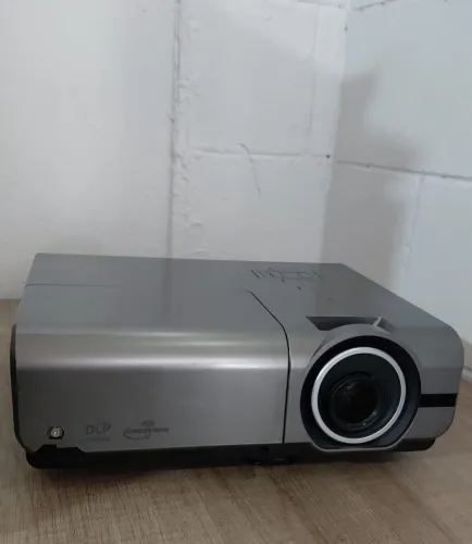 PROJETOR OPTOMA TH1060P FULL HD 1080P - IMAGEM DE ALTA QUALIDADE! Som Embutido