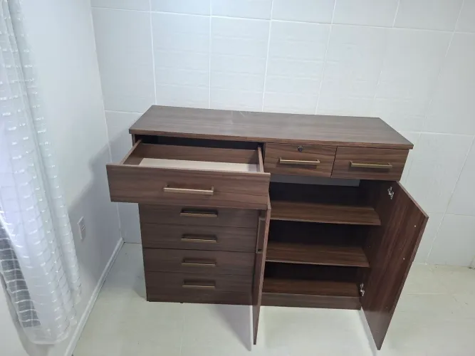 Cômoda 8 gavetas e 2 portas