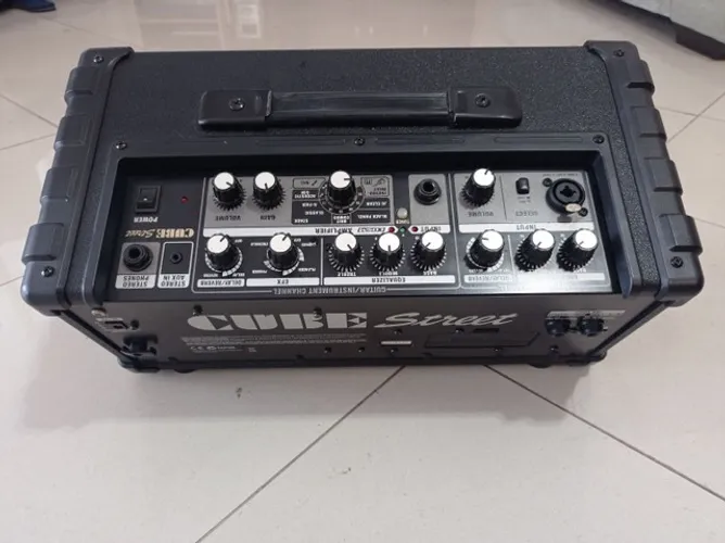 Roland Cube street 