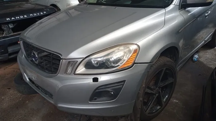 Paralama esquerdo Volvo xc60 2011 2012