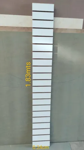 Painel slatwall Canaletado expositor em MDF prateleira inteligente