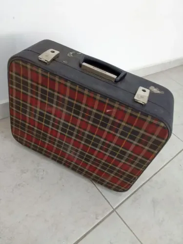 Mala IKA, mala antiga, anos 60 - 70, clássica, xadrez, quadriculada com vinil