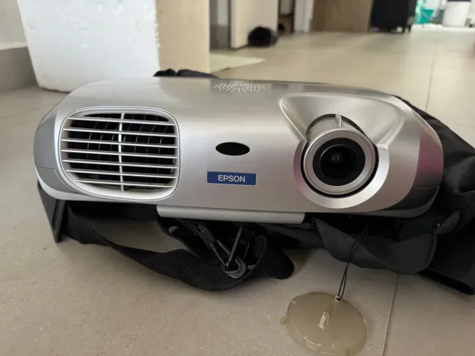 Ultimo Retroprojetor Epson model emp-s1