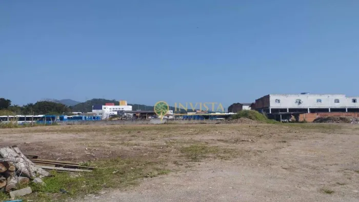 Terreno com 12.000m² - À venda em Canasvieiras.