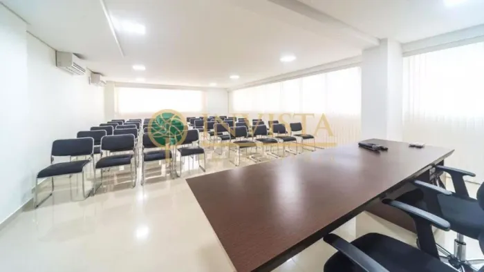 À venda | Sala Comercial de 31 m² com 1 vaga - Estreito, em Florianópolis.