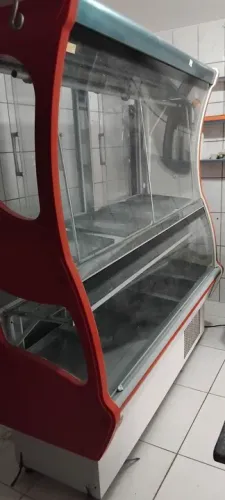 Balcão expositor de carne