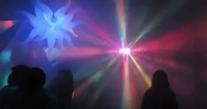 Som, luz, Dj para festas em geral.