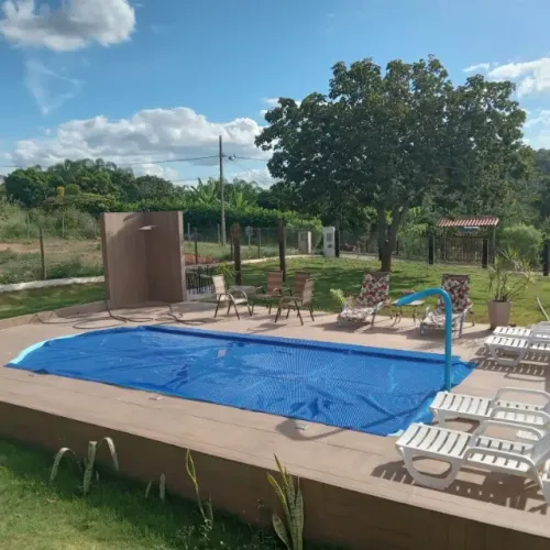 Sitio 1.000m² condomínio fechado, casa, piscina, sauna, banheiro com vestiário.