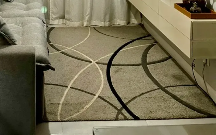 Tapete cinza desenho geométrico 