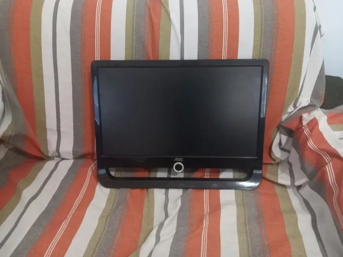 Monitores AOC 19 polegadas com defeito. Leia o anúncio por favor.