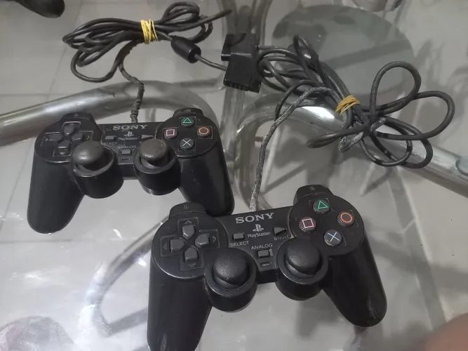 2 controles originais de Playstation 2 