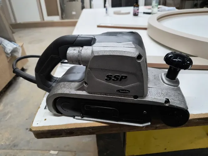 Lixadeira de Cinta Makita SSP