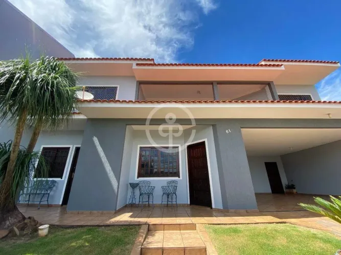 Sobrado para locação residencial e comercial.