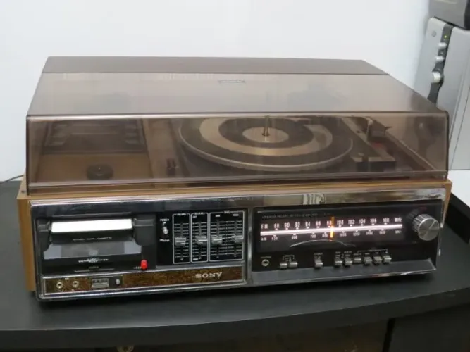 ANTIGO SOM SONY 3X1 MODELO HP-319 MADE IN JAPAN ANOS 70 TOCA DISCOS FITAS AM/FM LEIA DESCR