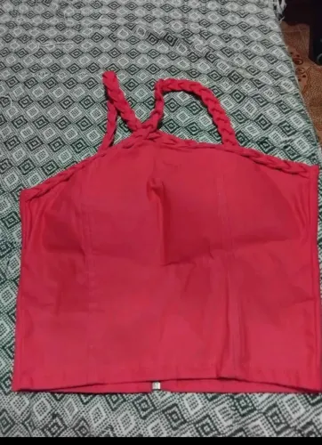 Top vermelho com alças trançadas