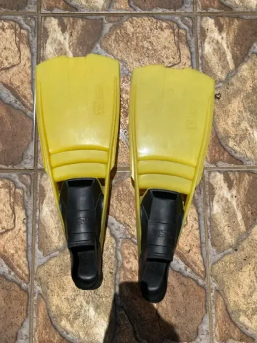 Par de Nadadeiras para Mergulho e Natação - Conforto e Performance na Água!
