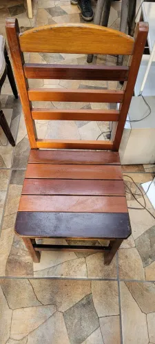 Cadeira de madeira 