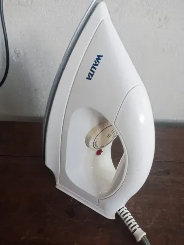 Ferro de passar roupa walita 220v.