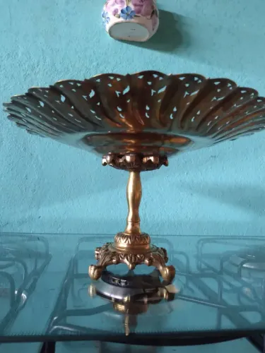 Fruteira em bronze, toda cor de ouro