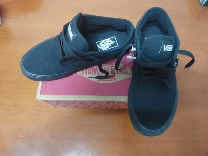 Tênis Vans Preto n° 37 novo. 