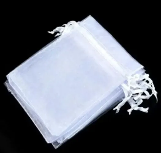 80 Saquinhos de Organza 8 x 12cm branco com fita de cetim.