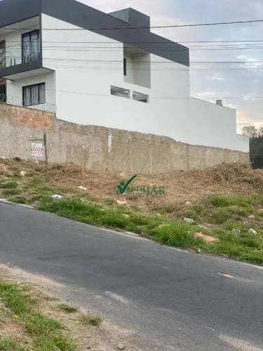 TERRENO DE 360,00M² COM TOPOGRAFIA PLANA AO LADO DO NOVO FÓRUM DE SANTA LUZIA.