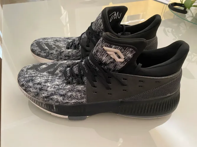 Tênis Adidas Dame 3 basketball (tamanho 44)