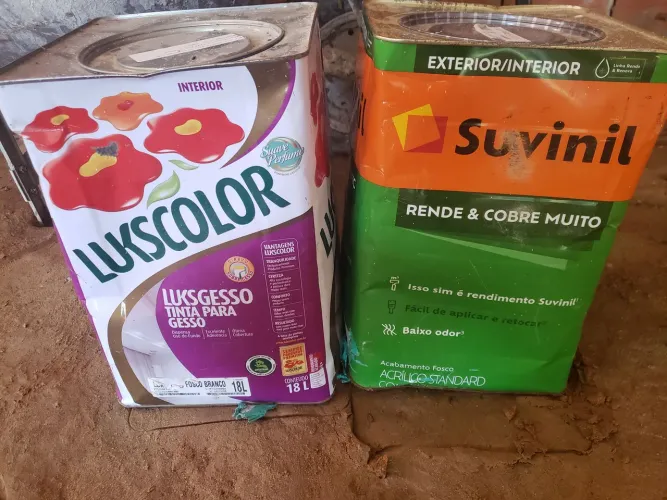 Vende-se latas de tinta lacrada