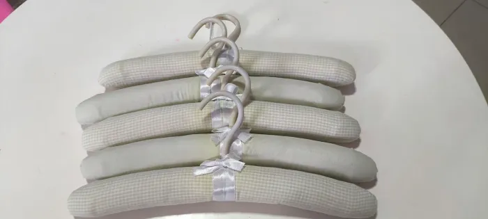 5 kits de cabides de roupas para bebê