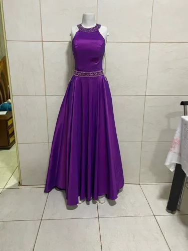Vestido de Festa Longo Roxo com Detalhes