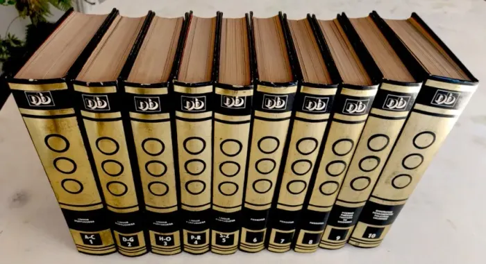 Enciclopédia Brasileira de Consultas E Pesquisas - 10 Volumes