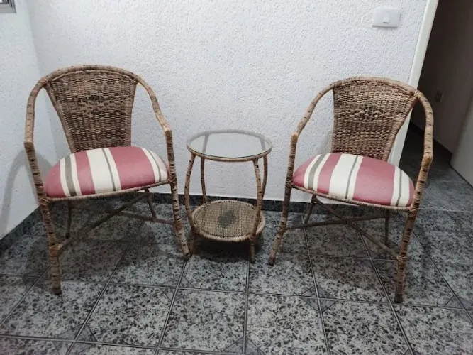 Conjunto Rattan 2 Cadeiras e Mesinha base de Vidro para Varanda