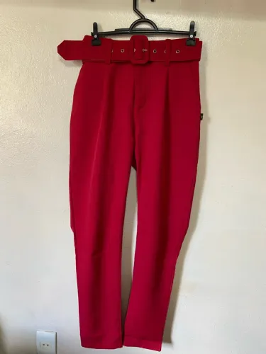 Calça alfaiataria premium vermelha com cinto