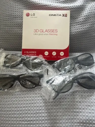 4 Óculos 3D Glasses cinema 3D LG cor preta com 3 novos e apenas um foi usado
