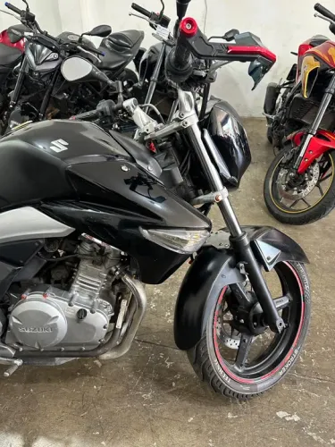 SUZUKI/INAZUMA (GONÇALO MOTOS) já emplacada e transferida 2025