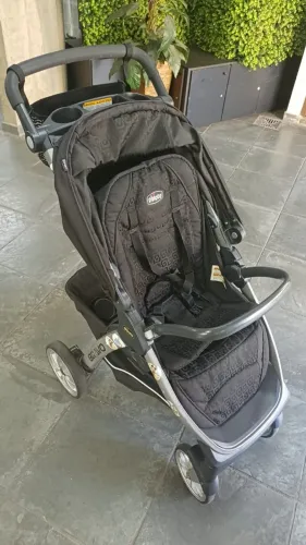 Carrinho de bebê de passeio Chicco Bravo Air Quick-Fold preto