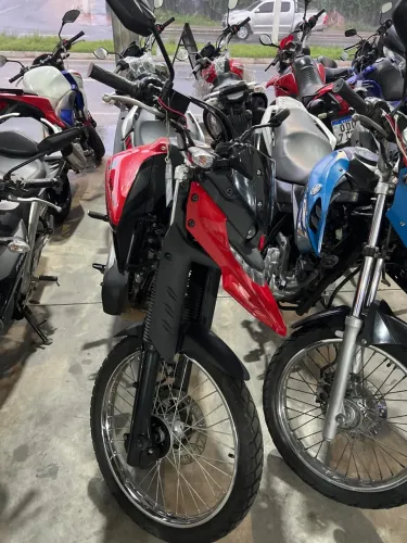 Lander 250 2024/25 apenas 1600 km